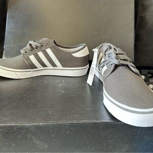 Adidas Men’s Gray Canvas Seeley Sneakers